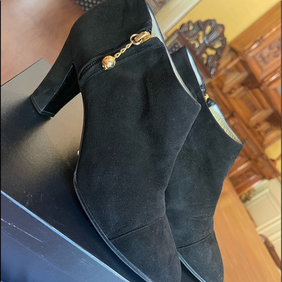 Fabulous vintage Chanel Camoscio leather bootie!! - Picture 2 of 7